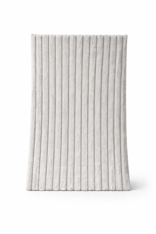 VIMORÈ Luxe Ribbed Faux Fur Bath Mat – Pearl Frost